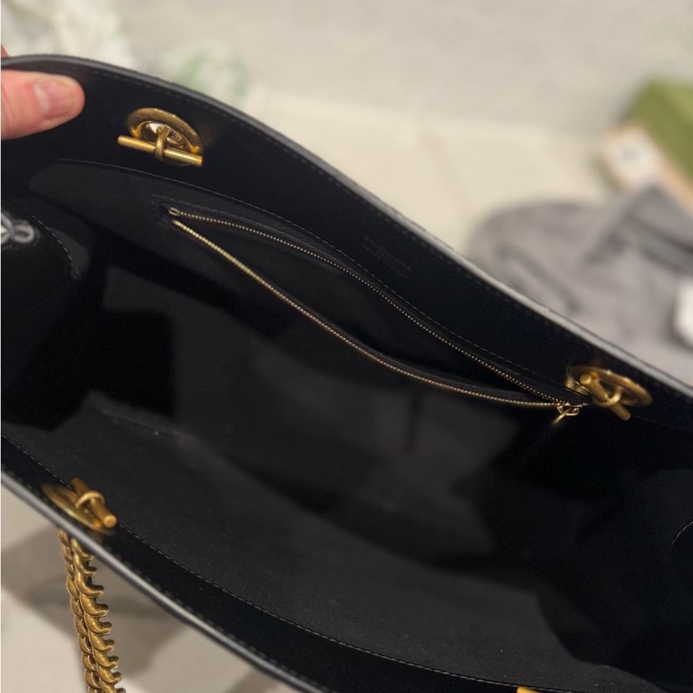 Balenciaga black & gold Duty free medium tote bag - Picture 8 of 11